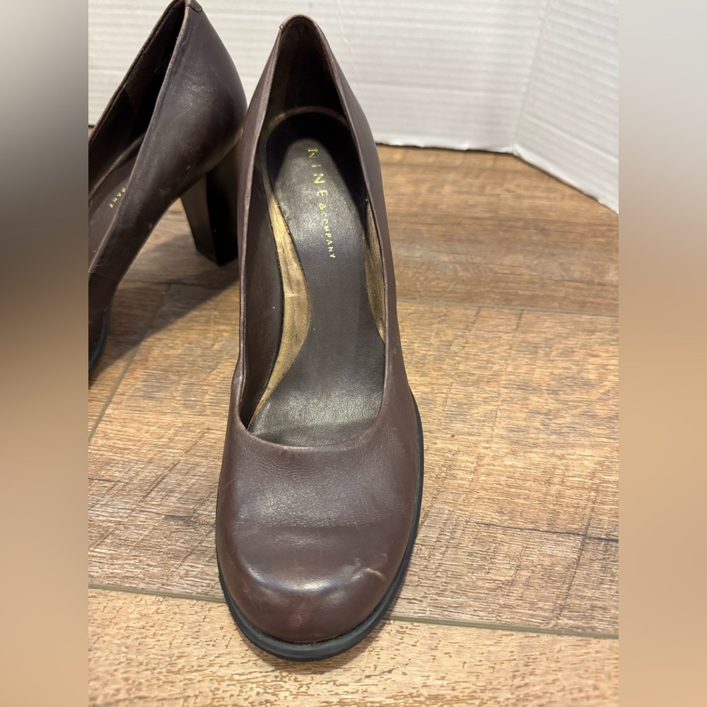Women’s Brown Heels - Nine & Company - Size 8 - Round Toe - Picture 2 of 8